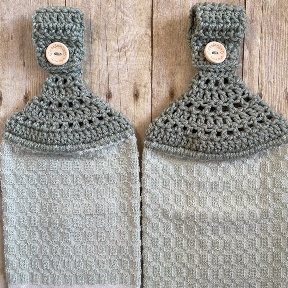 Crochet Top Hanging Towel Set of Two Single Thickness Shades of Green - Picture 3 of 4